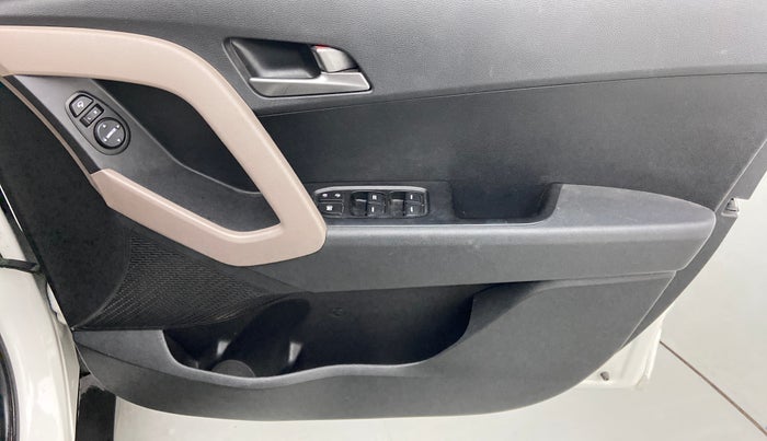 2017 Hyundai Creta SX PLUS 1.6 PETROL, Petrol, Manual, 26,550 km, Driver Side Door Panels Control