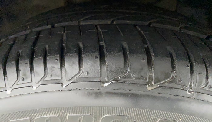 2019 Maruti Ciaz Alpha 1.5 Diesel, Diesel, Manual, 60,812 km, Right Front Tyre Tread