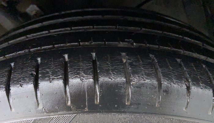 2016 Maruti Baleno ALPHA PETROL 1.2, Petrol, Manual, 62,506 km, Left Front Tyre Tread