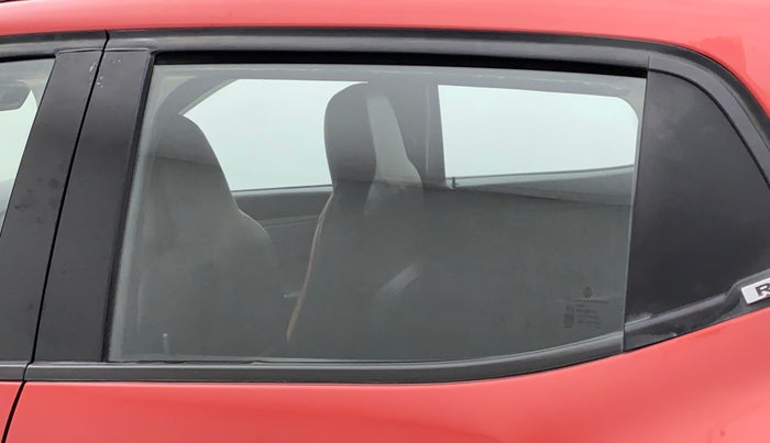 2015 Renault Kwid RXT 0.8 (O), Petrol, Manual, 25,736 km, Rear left door - Door visor damaged