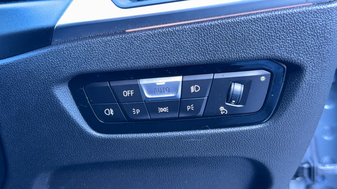 2023 BMW 3 20i M Sport, Automatic, 32210 km, Utility Switches/Buttons