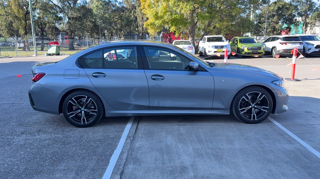 2023 BMW 3 20i M Sport, Automatic, 32210 km, Right Side View