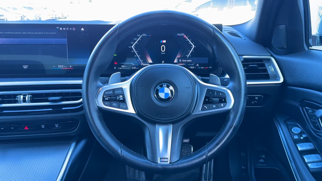2023 BMW 3 20i M Sport, Automatic, 32210 km, Steering Wheel Close-up