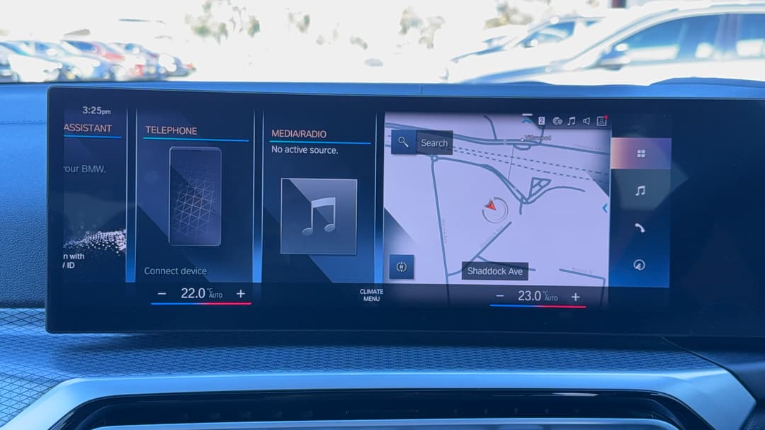2023 BMW 3 20i M Sport, Automatic, 32210 km, Infotainment System