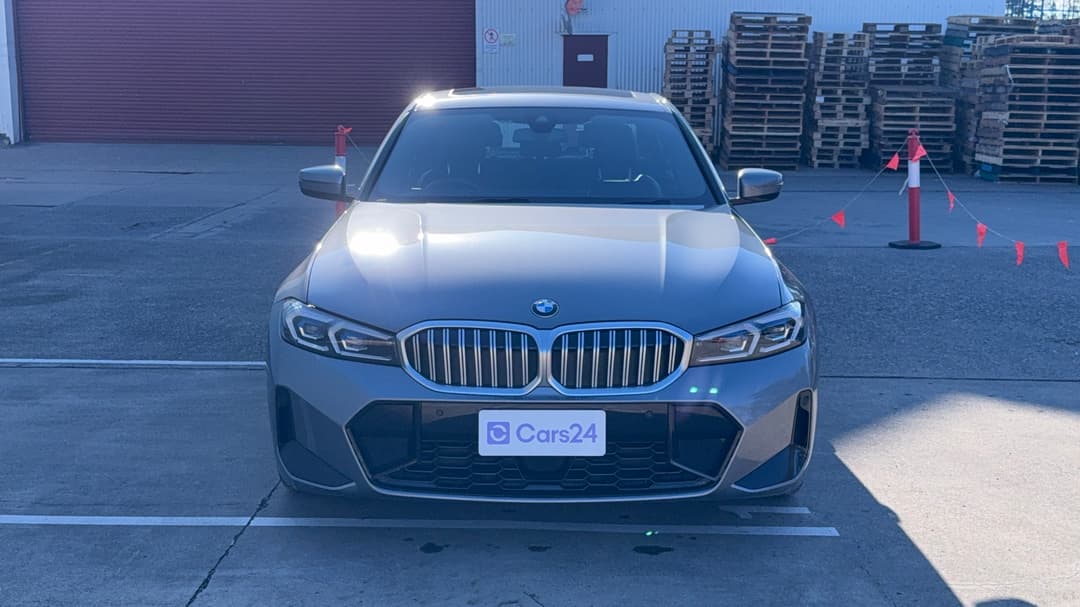 2023 BMW 3 20i M Sport, Automatic, 32210 km, Front View