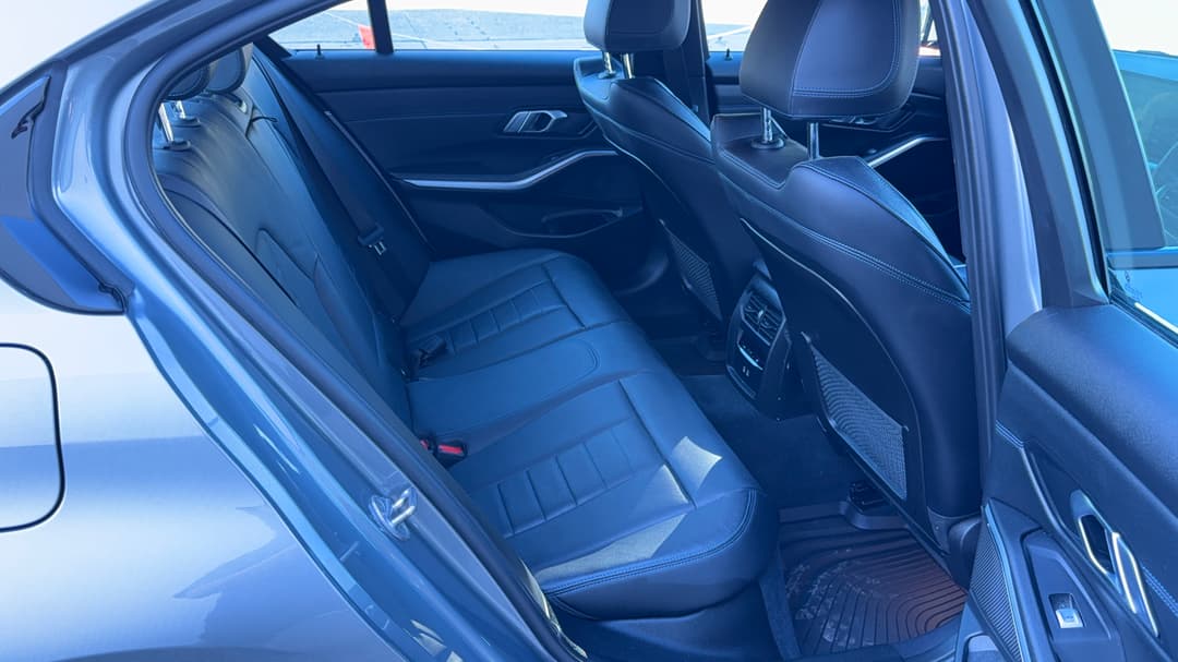 2023 BMW 3 20i M Sport, Automatic, 32210 km, Right Side Rear Door Cabin View