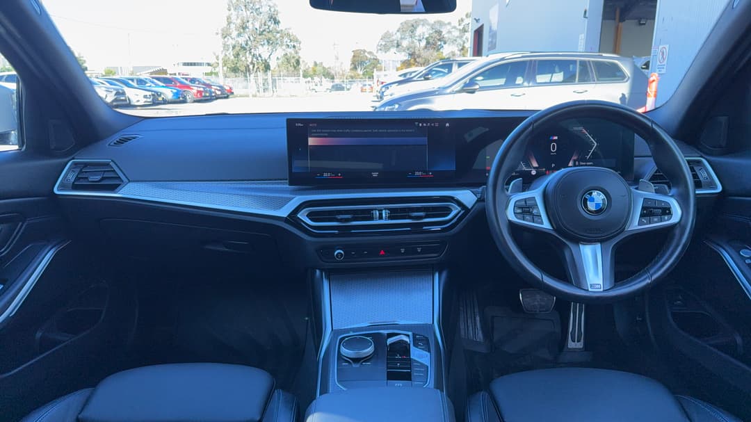 2023 BMW 3 20i M Sport, Automatic, 32210 km, Dashboard View
