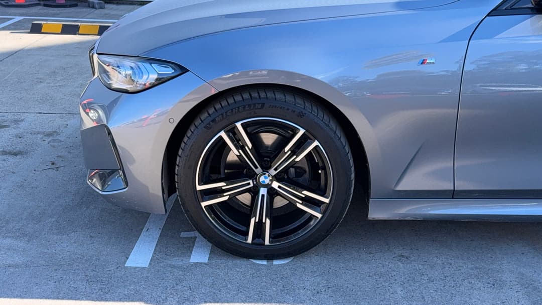 2023 BMW 3 20i M Sport, Automatic, 32210 km, Left Front Wheel