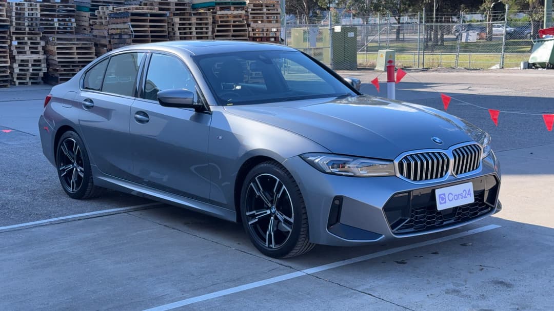 2023 BMW 3 20i M Sport, Automatic, 32210 km, Right Front Diagonal (45- Degree) View