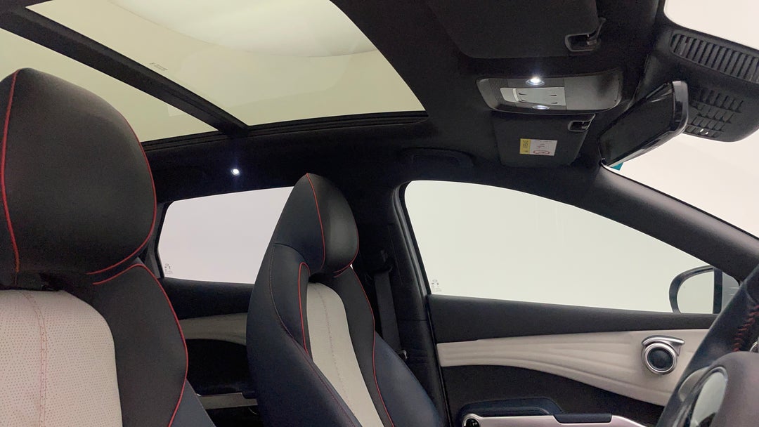 Interior Sunroof/Moonroof