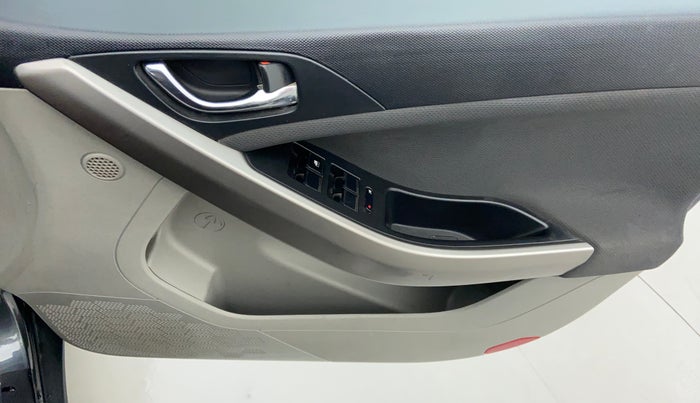 2019 Tata NEXON XZ+ 1.5, Diesel, Manual, 31,806 km, Driver Side Door Panels Control