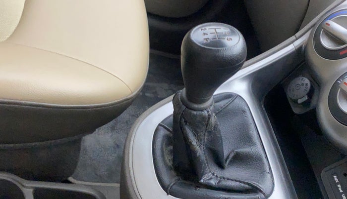 2016 Hyundai i10 SPORTZ 1.1, Petrol, Manual, 15,138 km, Gear lever - Boot cover slightly torn