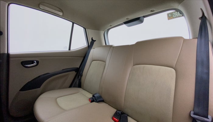 2016 Hyundai i10 SPORTZ 1.1, Petrol, Manual, 15,138 km, Right Side Rear Door Cabin