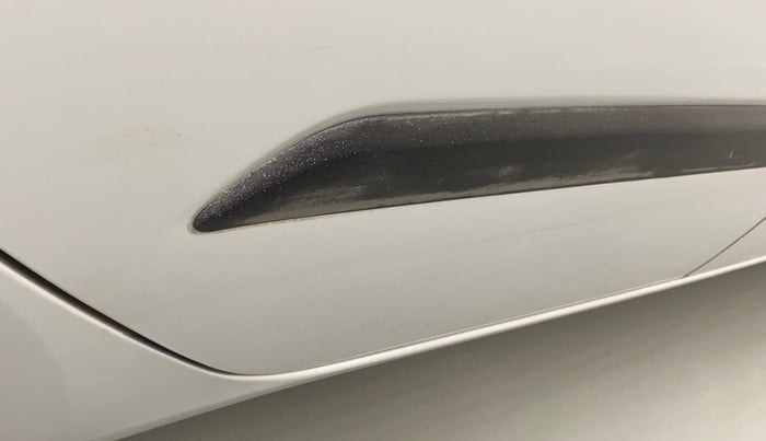 2016 Hyundai i10 SPORTZ 1.1, Petrol, Manual, 15,138 km, Right rear door - Slightly dented