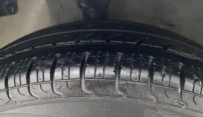 2016 Hyundai Eon ERA +, Petrol, Manual, 47,883 km, Left Front Tyre Tread
