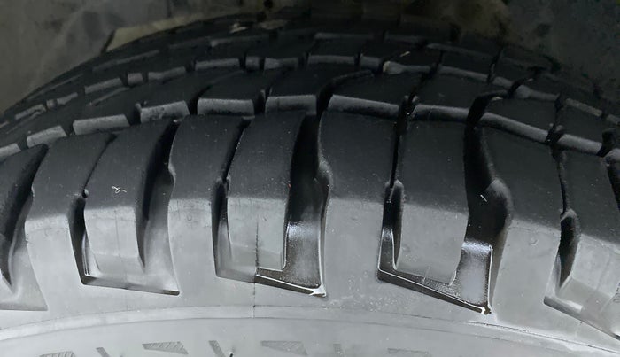 2015 Mahindra XUV500 W6 4X2, Diesel, Manual, 82,306 km, Left Front Tyre Tread