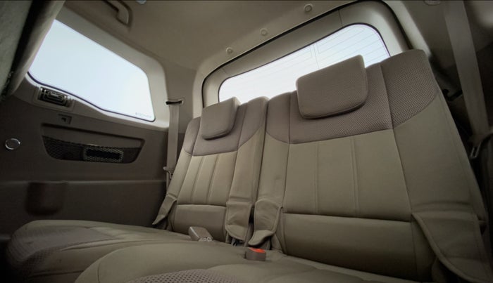2015 Mahindra XUV500 W6 4X2, Diesel, Manual, 82,306 km, Third Seat Row ( optional )