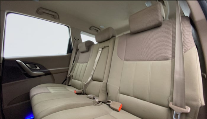 2015 Mahindra XUV500 W6 4X2, Diesel, Manual, 82,306 km, Right Side Rear Door Cabin