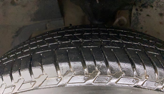 2015 Mahindra XUV500 W8, Diesel, Manual, 91,460 km, Left Front Tyre Tread