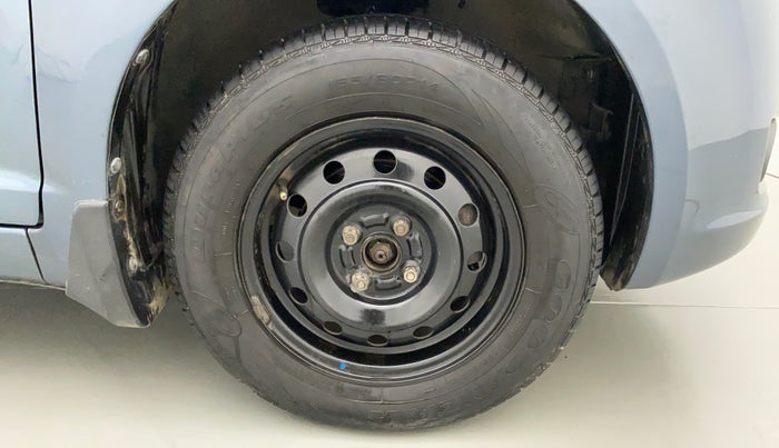 2010 Maruti Swift VXI, Petrol, Manual, 86,201 km, Right Front Wheel