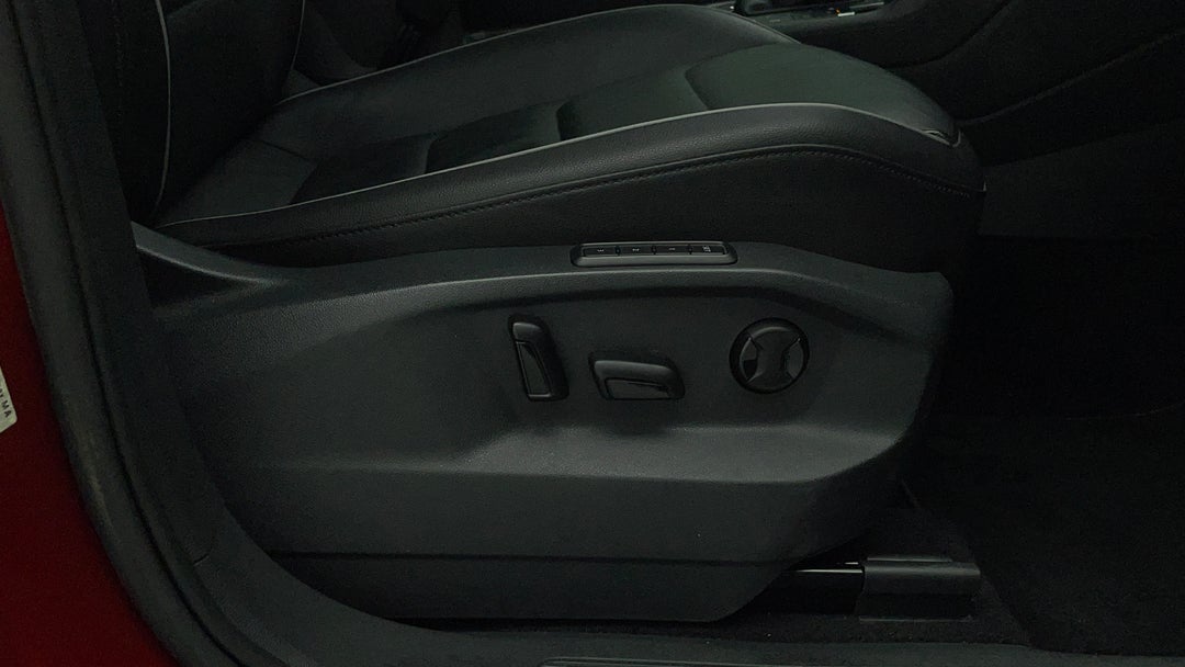 2016 Volkswagen Tiguan 132 Tsi Comfortline, Automatic, 36982 km, Drivers Side Adjustment Panel