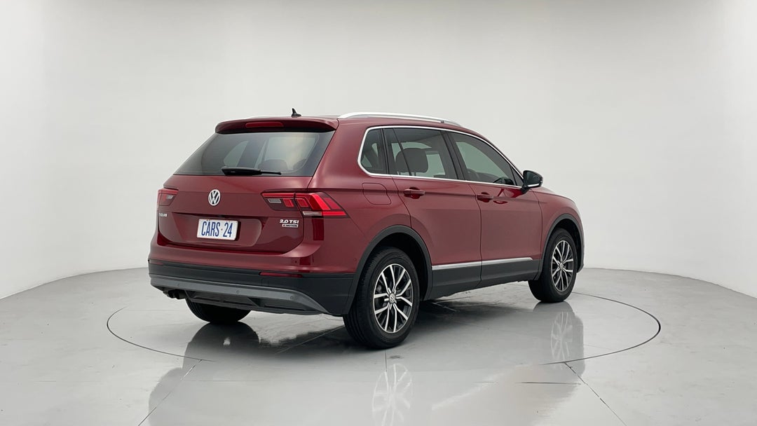 2016 Volkswagen Tiguan 132 Tsi Comfortline, Automatic, 36982 km, Right Back Diagonal (45- Degree) View