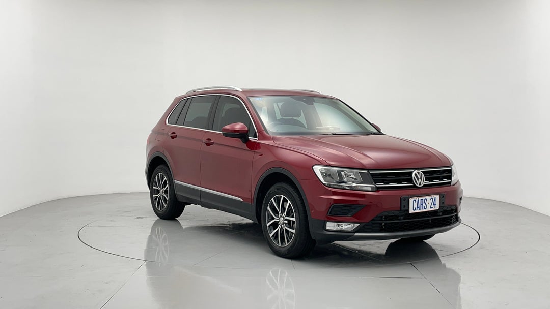 2016 Volkswagen Tiguan 132 Tsi Comfortline, Automatic, 36982 km, Right Front Diagonal (45- Degree) View