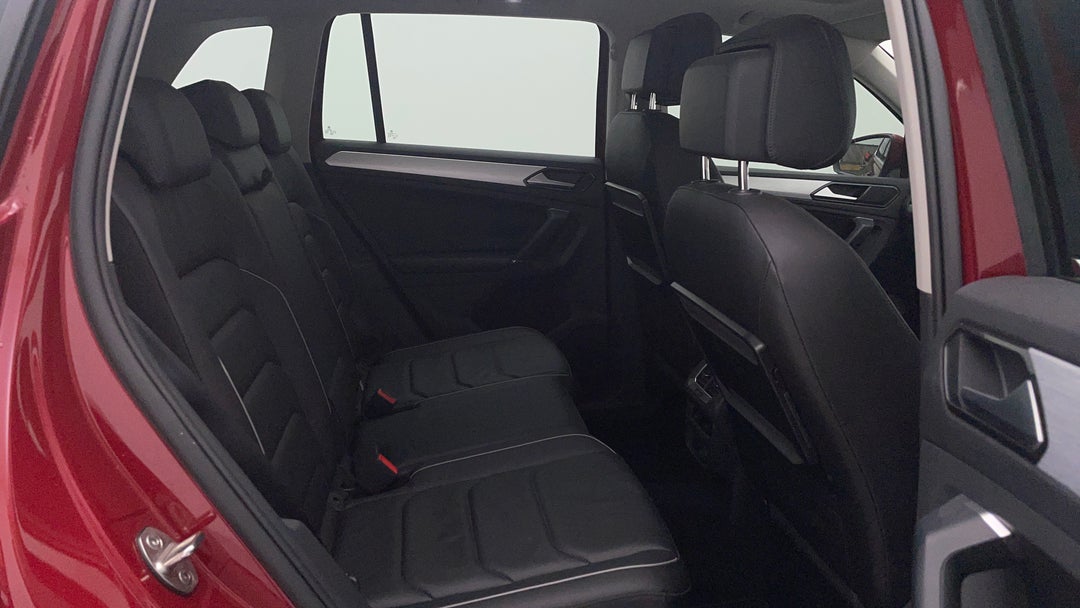 2016 Volkswagen Tiguan 132 Tsi Comfortline, Automatic, 36982 km, Right Side Rear Door Cabin View