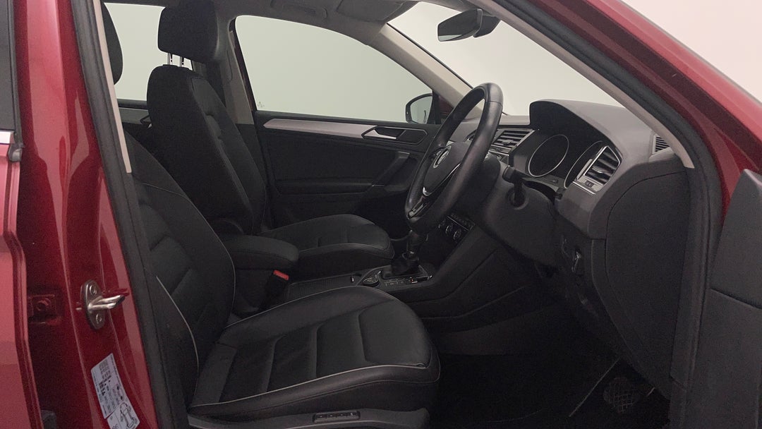 2016 Volkswagen Tiguan 132 Tsi Comfortline, Automatic, 36982 km, Right Side Front Door Cabin View