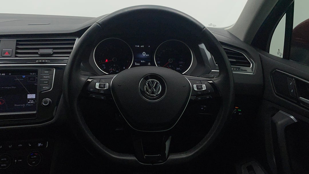 2016 Volkswagen Tiguan 132 Tsi Comfortline, Automatic, 36982 km, Steering Wheel Close-up