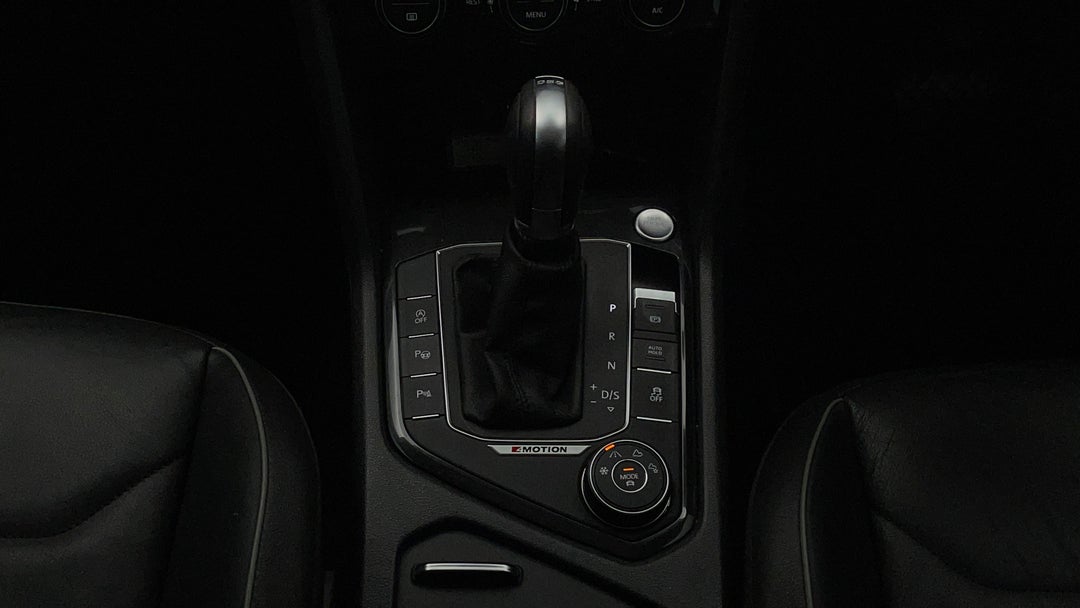 2016 Volkswagen Tiguan 132 Tsi Comfortline, Automatic, 36982 km, Gear Lever 