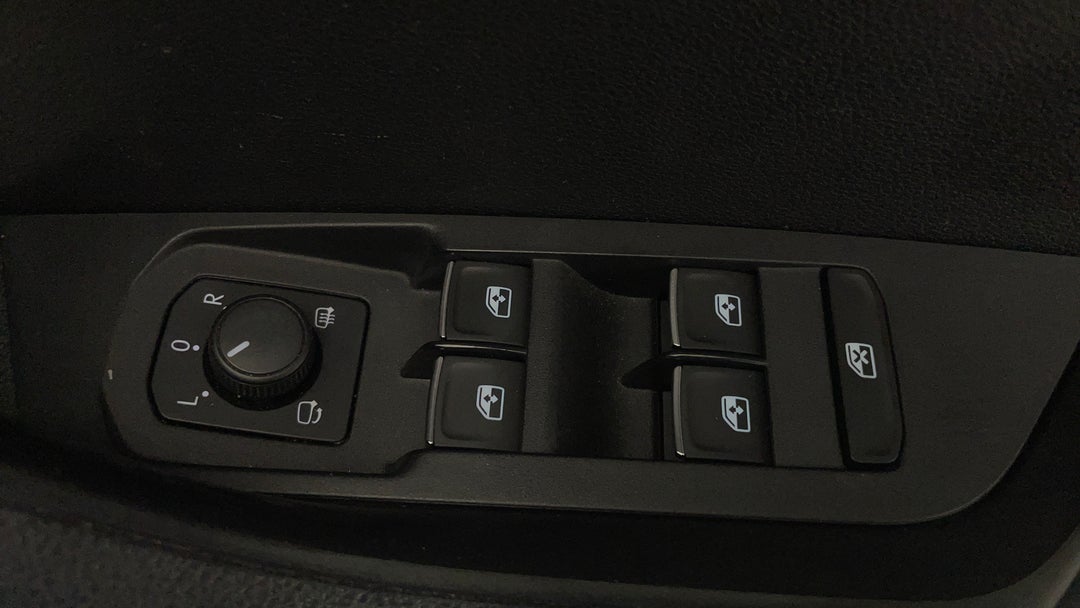 2018 SKODA Karoq 1.5 110tsi, Automatic, 68278 km, Drivers Side Door Panel Controls