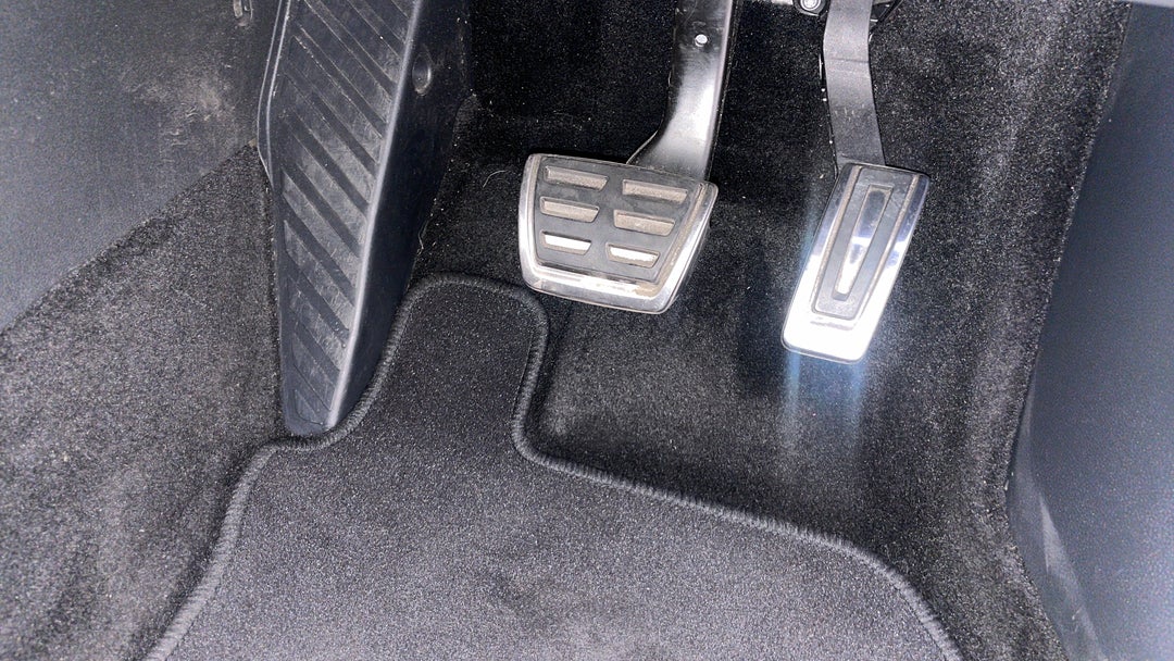 2018 SKODA Karoq 1.5 110tsi, Automatic, 68278 km, Pedals and Footmat