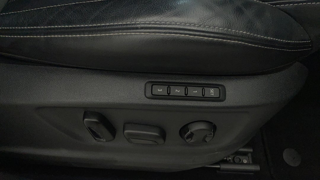 2018 SKODA Karoq 1.5 110tsi, Automatic, 68278 km, Drivers Side Adjustment Panel