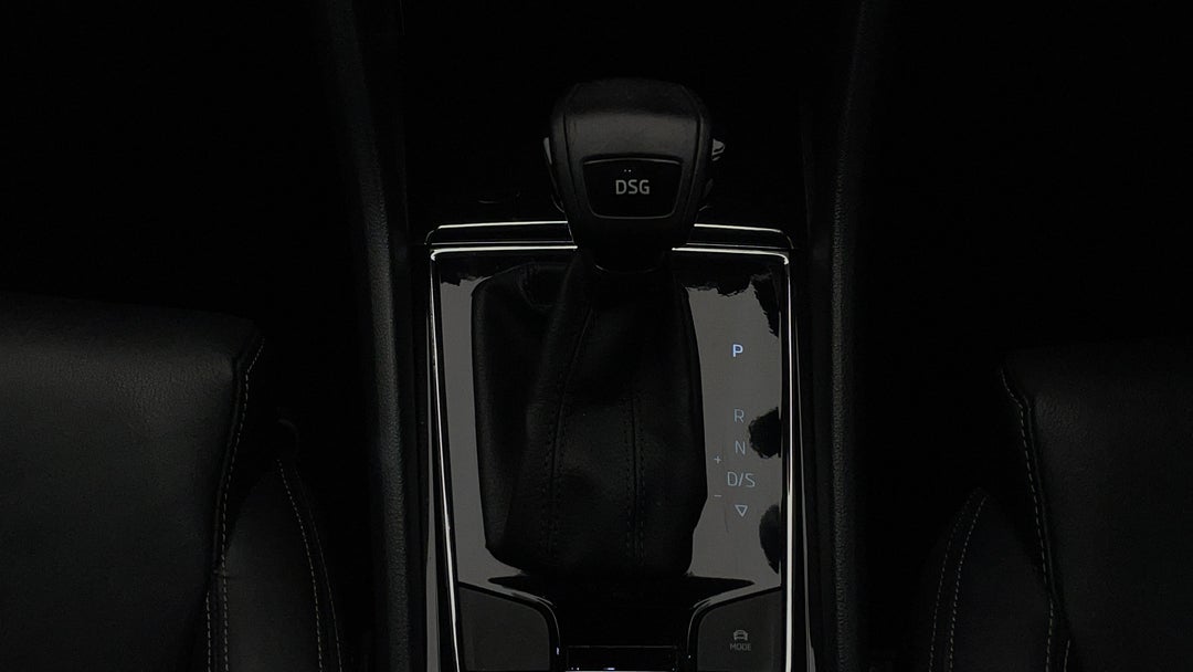 2018 SKODA Karoq 1.5 110tsi, Automatic, 68278 km, Gear Lever 