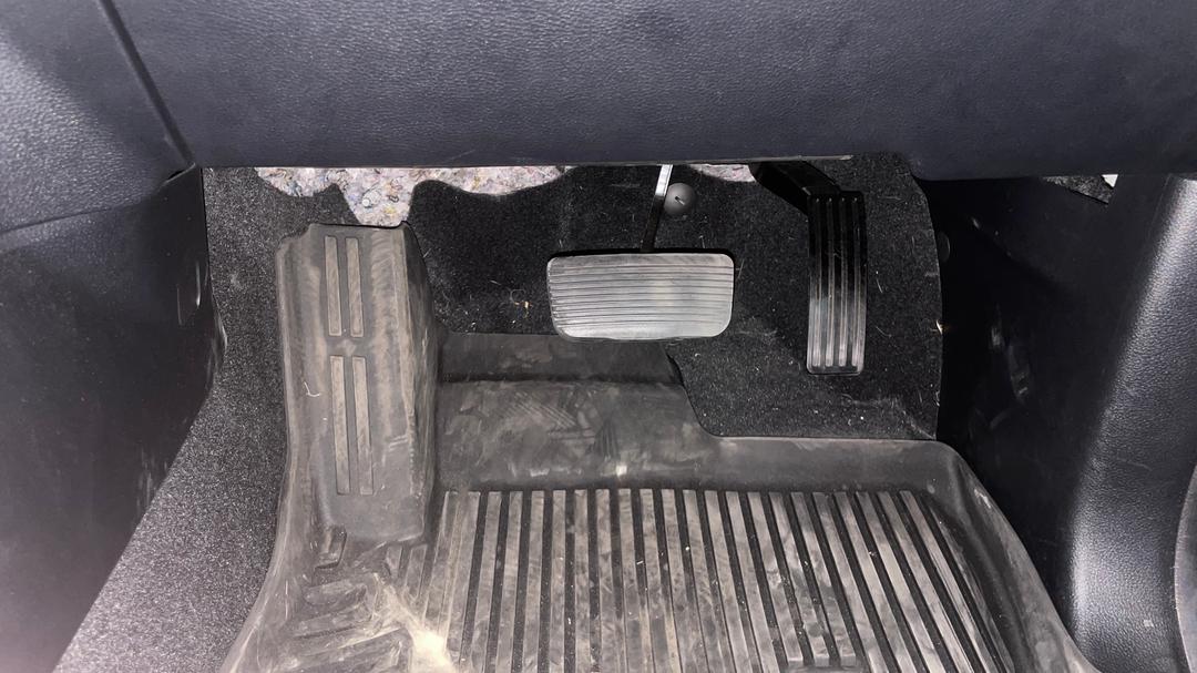 2024 Ford Everest Sport (RWD), Automatic, 6989 km, Pedals and Footmat