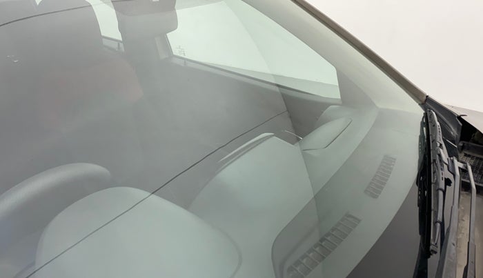 2019 Renault Kwid RXT 1.0 (O), Petrol, Manual, 34,184 km, Front windshield - Minor spot on windshield