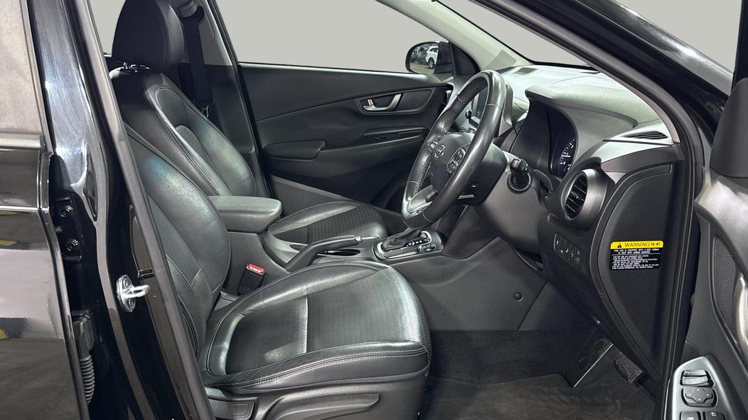 2018 Hyundai Kona Elite (FWD), Automatic, 107955 km, Right Side Front Door Cabin View