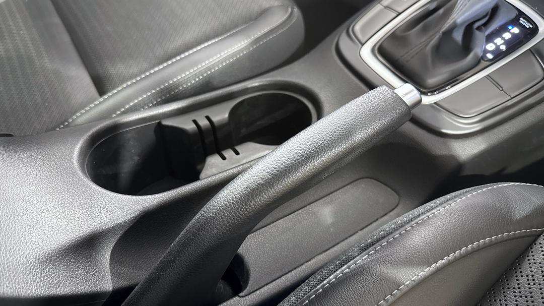 2018 Hyundai Kona Elite (FWD), Automatic, 107955 km, Handbrake