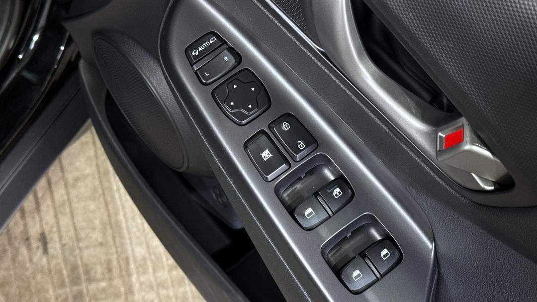 2018 Hyundai Kona Elite (FWD), Automatic, 107955 km, Drivers Side Door Panel Controls