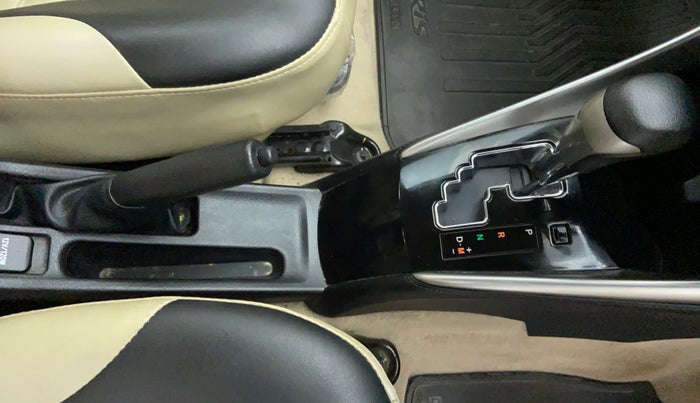 2018 Toyota YARIS V CVT, Petrol, Automatic, 66,793 km, Gear Lever