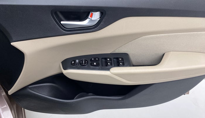 2018 Hyundai Verna 1.6 SX VTVT, Petrol, Manual, 47,564 km, Driver Side Door Panels Control