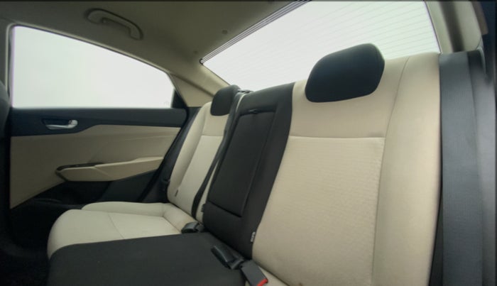 2018 Hyundai Verna 1.6 SX VTVT, Petrol, Manual, 47,564 km, Right Side Rear Door Cabin