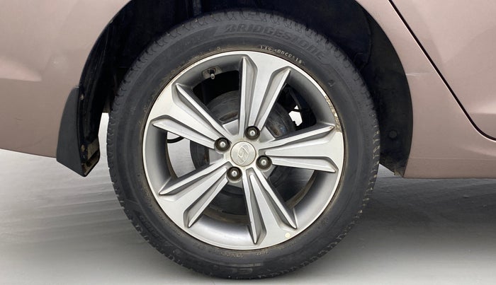 2018 Hyundai Verna 1.6 SX VTVT, Petrol, Manual, 47,564 km, Right Rear Wheel