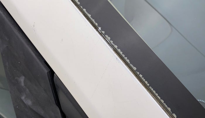 2013 Honda Brio VX MT, Petrol, Manual, 72,852 km, Right A pillar - Paint is slightly faded