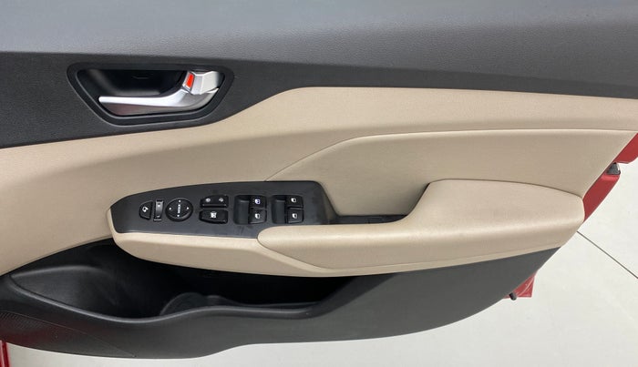 2019 Hyundai Verna 1.6 SX (O) CRDI MT, Diesel, Manual, 74,923 km, Driver Side Door Panels Control