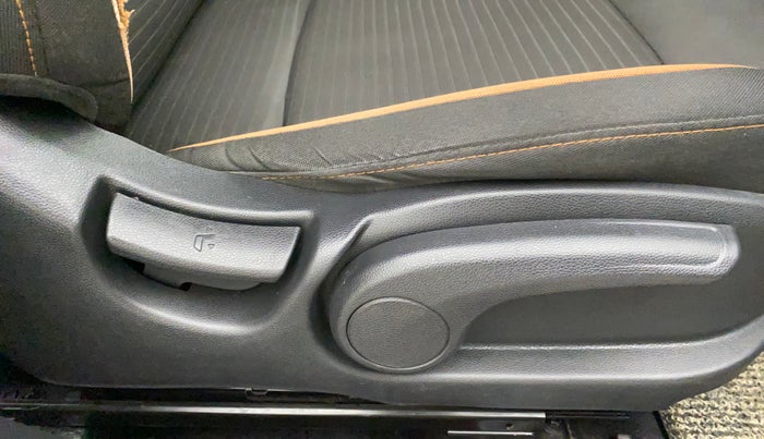 2017 Hyundai i20 Active 1.2 SX, Petrol, Manual, 45,590 km, Driver Side Adjustment Panel