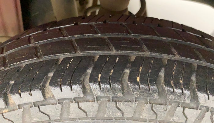 2014 Maruti Alto 800 LXI, Petrol, Manual, 22,529 km, Left Rear Tyre Tread