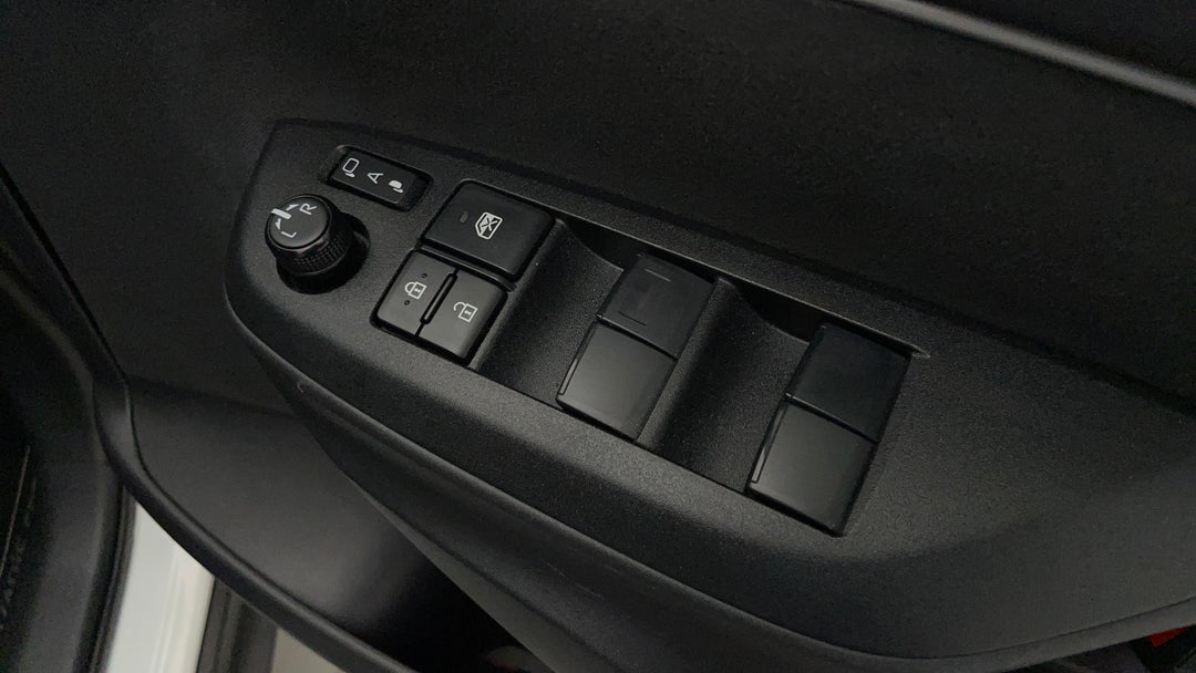 2022 Toyota Yaris Cross Gx Hybrid, Automatic, 43380 km, Drivers Side Door Panel Controls