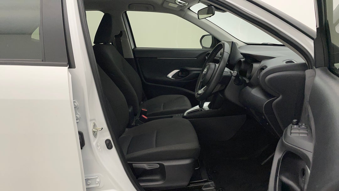 2022 Toyota Yaris Cross Gx Hybrid, Automatic, 43380 km, Right Side Front Door Cabin View